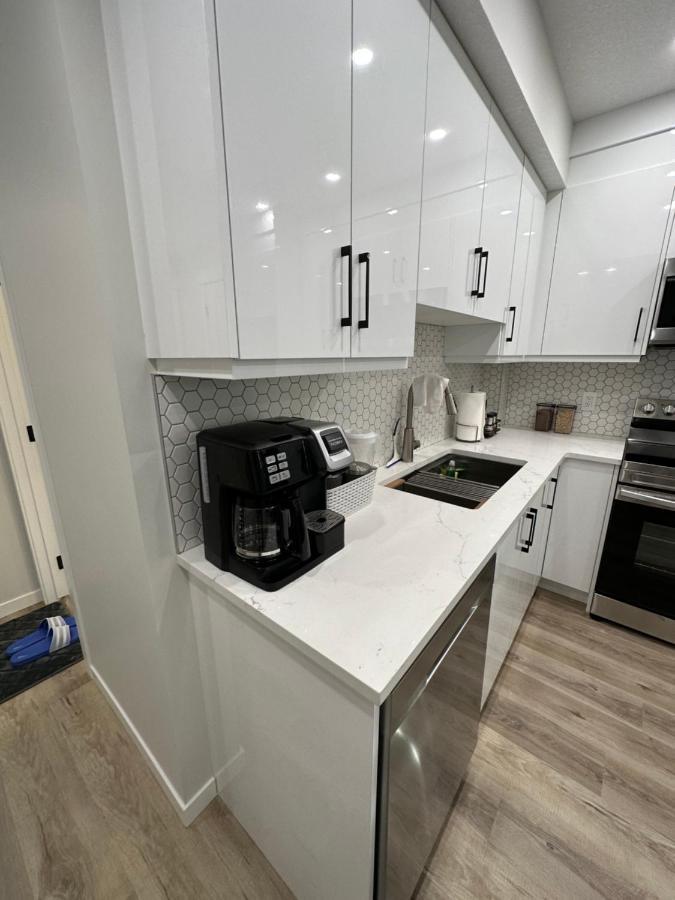 2 Bedroom 2 Washrooms Brand New Beautiful & Cozy Suite YYC Dış mekan fotoğraf