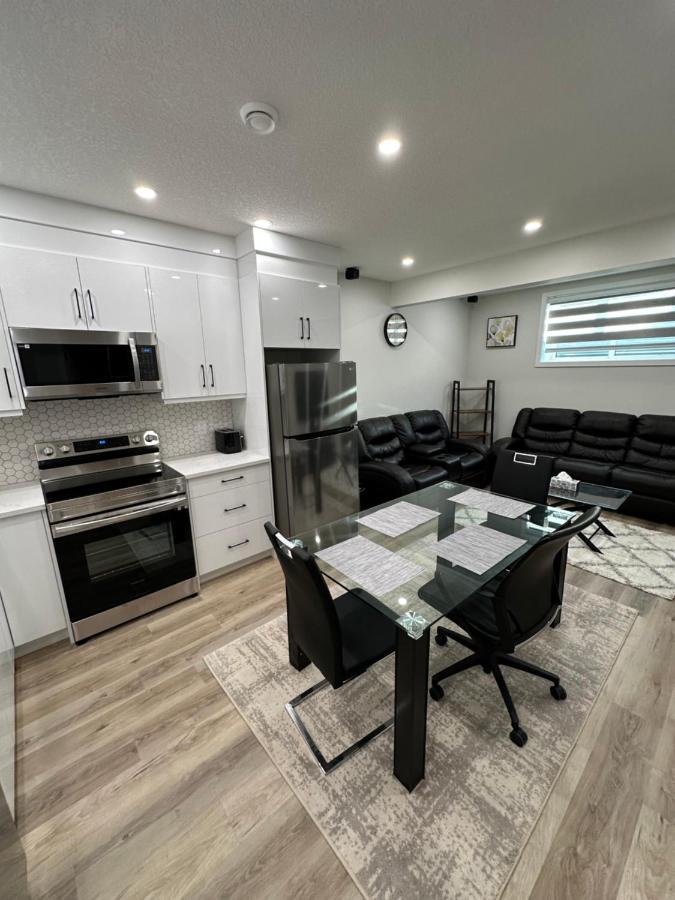 2 Bedroom 2 Washrooms Brand New Beautiful & Cozy Suite YYC Dış mekan fotoğraf